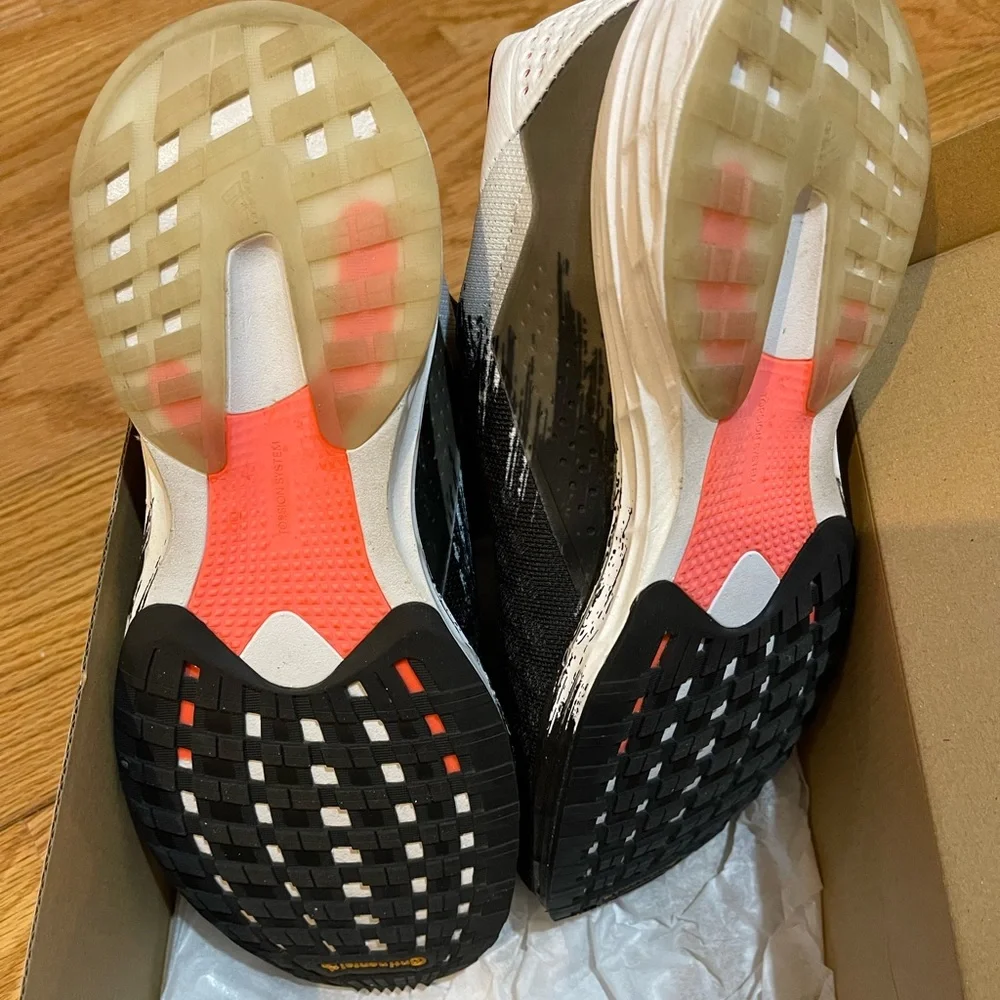 Adidas black and coral sneakers. Size: 8.5 - Picture 5 of 7